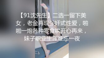 制服小骚货大战头套男，一脸淫荡舔屌插嘴