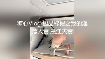  淫妻3P 两根棒棒一起吃 换上单男送的红边黑丝真的更显身材 被两个帅哥夹在中间猛操