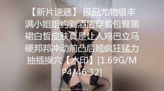 政府部门同一办公室新来的师妹，牛仔短裙，跟溜去上厕所，拍下她的小粉穴 留存纪念。