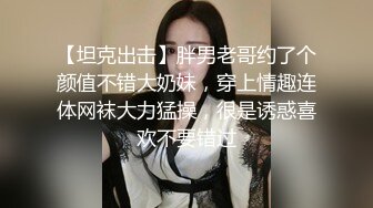 ❤❤性感尤物网红女神，解开衣服八字奶，小尺度露穴，极品一线天美穴，张开双腿揉搓