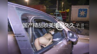 天津的风骚少妇露脸深夜伺候大哥深喉大鸡巴，给大哥舔硬了直接坐上去抽插，给大哥喂奶吃，床上床下爆草抽插