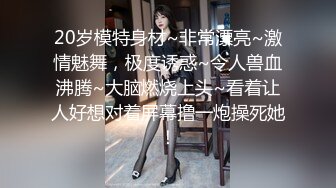 公厕吃两鸡，无人现场