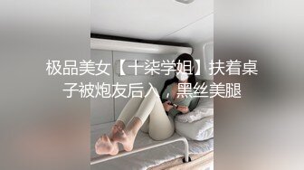 大神潜入办公楼偷拍两个女同事