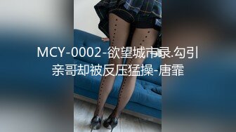 【爱健身的老板娘】开了一家服装店，就爱在店里自慰扣淫穴摸骚奶子，寻求刺激，发出高潮般地呻吟声，狼友们都撸喷了 真他娘骚啊！