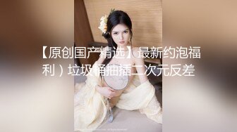 ⚫️⚫️超级乱伦，哥哥妹妹大桥洞下溪流冲凉，哥哥兽性大发脱妹妹裤子疯狂舔B揉逼，妹妹不太反抗任由摆布