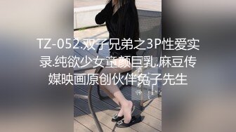  黑客破解家庭网络摄像头偷拍 两个巨乳少妇日常生活在客厅和老公啪啪