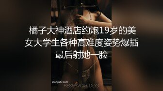  米拉和主人的幸福生活娇小身材很耐操气质美女，逼逼无毛水很多，骑乘抽插操的好舒服