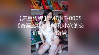 大神旅游景区一路走一路抄底众多的美女少妇眼界大开 (23)