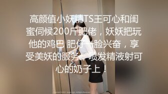 新来的学妹露脸躺在床上让大哥揉奶子抠逼让狼友指挥，穿上开档黑丝主动上位求草，浪荡呻吟表情好骚射嘴里