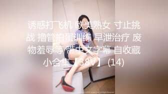 鸭哥寻欢牛仔短裤腿上纹身大奶妹，穿上全套情趣装继续第二炮，掰穴舔逼足交调情，特写进出狂操