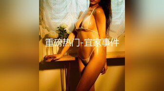 商场女厕全景偷拍JK裙蓓蕾帽大美女尿尿不擦B狂甩尿