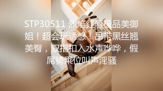 两个小婊妹露脸精彩展示，真实感很强跟狼友互动撩骚听指挥，揉揉奶子摸摸逼，撅着屁股抠菊花，精彩不要错过