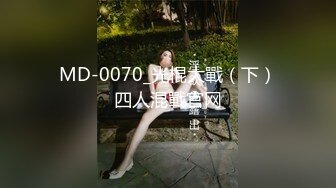 帝王夜总会偷拍 白T恤短发美女 肥美鲍鱼细窄逼缝