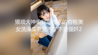 【新速片遞】   这老娘们玩的挺嗨啊，露脸玩弄菊花和逼逼给狼友看，异物塞满，大号茄子拉珠暴插菊花，鸡蛋塞逼特写给狼友看