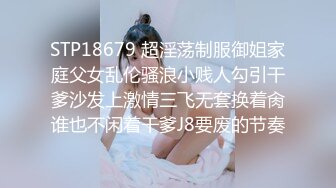 《家庭乱伦》陪亲嫂子逛超市嫂子的黑丝看的我热血喷张鸡巴涨的好难受