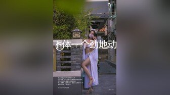 家庭摄像头破解真实偸拍，一家三口午休，老公兽性大发，把妻子拉过来扒掉内裤就搞