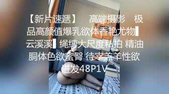 爆乳少妇，这大奶子真诱人怎么玩都行啊，听指挥展示揉奶玩逼自慰，掰开逼逼尿尿给你看