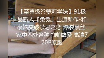  尿尿喷不停 大姐的逼太敏感 水真多 喷不停 鸡吧都堵不住一直潮吹 这逼还咋操