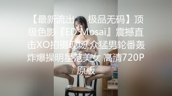 两个大白奶子，揉捏晃动好软，掰开骚穴特写，手指揉搓出白浆