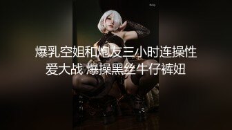 约肏调教小母狗的时候给骚逼女炮友打电话，炮友一边聊天一边伸舌头舔一边自摸奶子自慰