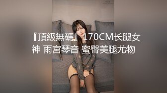 主题情趣酒店大圆床，情侣开房操逼，貌似美女好久没做了，吃了JB猛舔活超棒，一下骑上来猛扭腰，太骚了小伙要驾驭不了