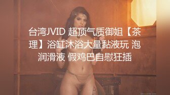 【新片速遞 】  巨乳美乳 熟女3P 这对超级大奶子能玩半天 无毛鲍鱼也肥 嘴含逼操很是舒服 