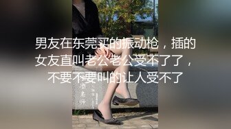 居家小美女在家自慰，掰开小穴，超级粉嫩阴唇也不大，呻吟声很骚