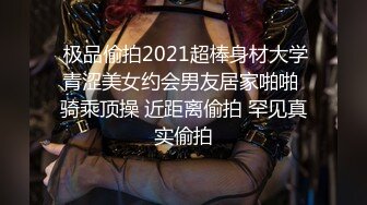  小骚逼露脸洗干净了伺候小哥哥诱惑狼友，舔鸡巴的样子好骚吸蛋蛋，深喉抽插