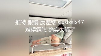   复式别墅楼梯上大战黄发妹子，双飞大战，换着来玩淫乱极了