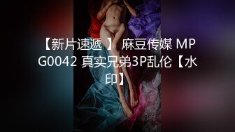 色魔摄影师忽悠来兼职的女模特脱光了玩粉嫩的鲍鱼可以摸但是不能操 (2)