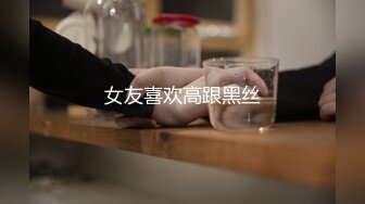 巧克力般丝滑的美少女 栽倒在她的年轻酮体上 不愿醒来