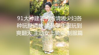 剧情演绎老哥足疗按摩新来个小妹双飞，按按脚加200打飞机，再加钱妹子经不住诱惑双飞，按摩床上骑乘轮换着操