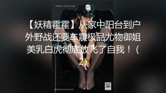   肉感巨乳骚御姐！浴室洗澡吃屌！穿上开档牛仔裤，后入大肥臀奶子直晃，特写视角进出抽插