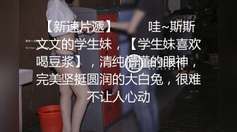 站立深喉插嘴，被憋得两眼生泪，换个角度口交，舔菊花卖力吃鸡，深喉到想吐，上演嘴强王者