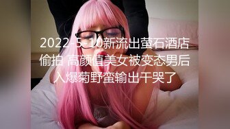 烈焰红唇花臂纹身女神下海，紧身裤扭动小腰，露美乳揉捏晃动