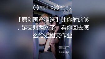 淫娃荡妇姐妹花，揉奶玩逼听狼友指挥互动撩骚，道具蹂躏骚穴淫水多多