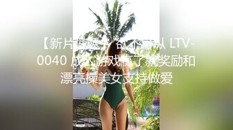 短发嫩妹啪啪，脱下内裤口交舔屌，上位骑乘猛操屁股，按腿抽插射嘴