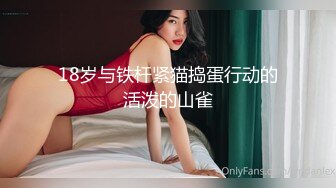 老式小区单元楼爬墙偷窥多位小媳妇在家洗澡 (1)