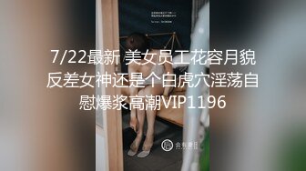 商城TP粉红短裙短发气质美女嘘嘘 无毛逼孔中的蠕动肉芽着实迷人