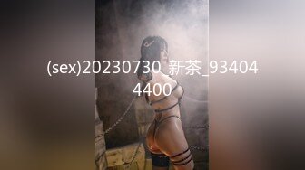 萝莉美眉 趴下 屁股翘起来 身材娇小 小娇乳 无毛粉穴 被大鸡吧无套输出