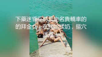 跟随抄底和男友逛街的cos美眉