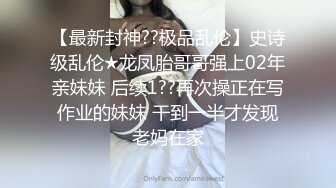 偷拍大师尾随偷拍KFC-001碎花吊带裙学姐逛街..粉色窄内夹进小屁股里