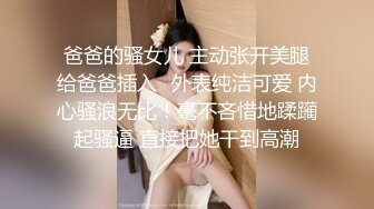 猥琐小伙偷拍漂亮小女友撒尿 少毛的极品