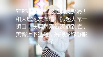  剧情演绎勾搭一线天肥女技师，足交交半脱下内裤，美穴一览无余，按摩床上骑乘晃动大奶