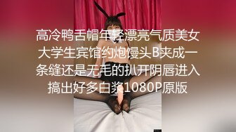 美女校花陪男朋友酒店爱爱自拍