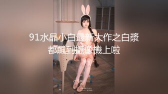 长舌骚女喜欢车震还在开车就舔鸡巴