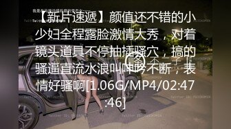 邪恶二人组下药迷翻美女前台带回酒店两个轮流操她的无毛大肥B (1)